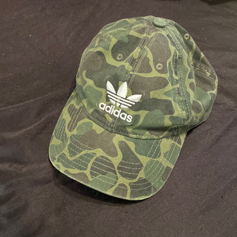 Womens NWT Adidas camo hat